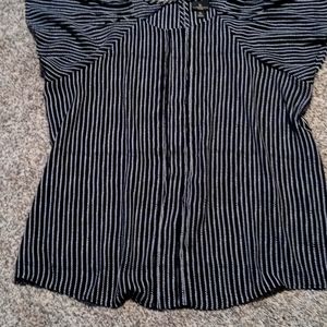 Worthington Petite Large Black and White Blouse w/ a classy short sleeve. NWOT